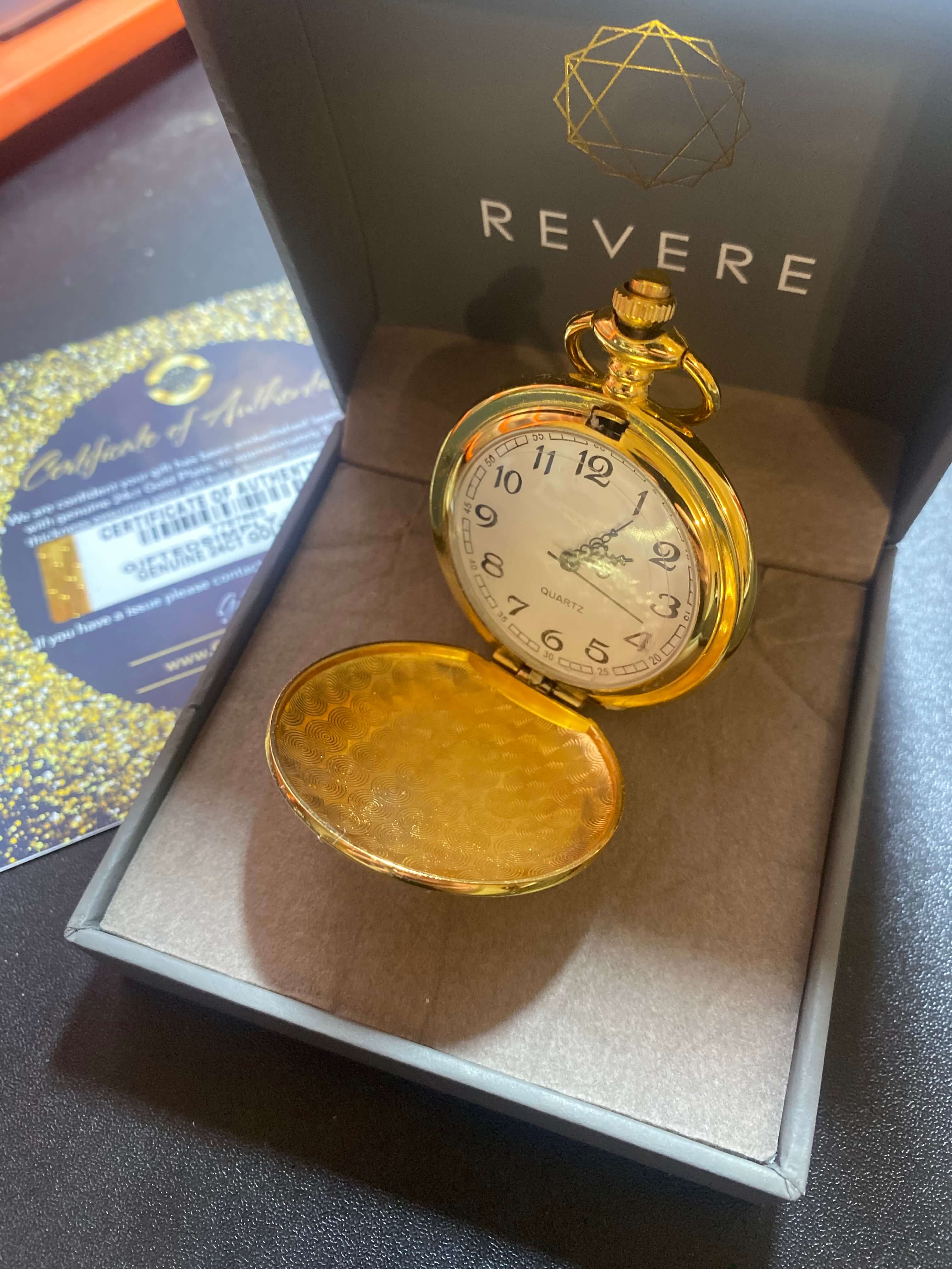 24 Karat vergoldete Herren-Taschenuhr, graviert, offener Gehäusedeckel, Quarz-Analog-Uhr